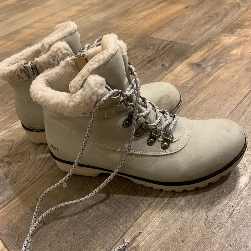 Boots size 6